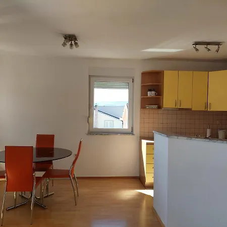 아파트 Apartman Lulu *